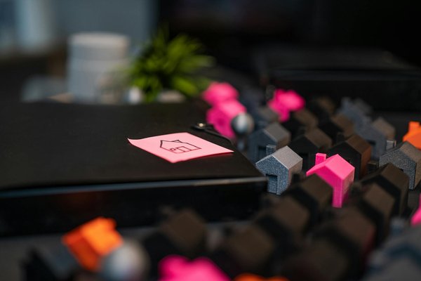 What are the secrets to a delicious sticky toffee pudding?